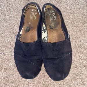 TOMS Black Canvas Shoes Size 7.5